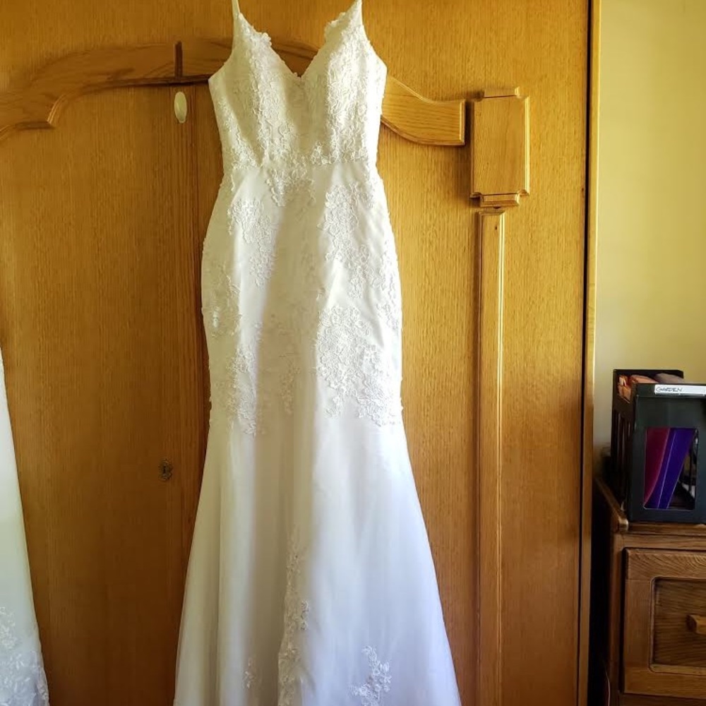 Backless lace mermaid wedding dress